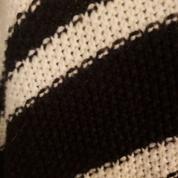 Forever 21 Plus Black/White Striped Wrap/Ruana/Shawl with Side Button, O/S GUC - Picture 7 of 9